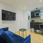 Modern Studio - 4P- Sacre-C Ur , Cleaning Included