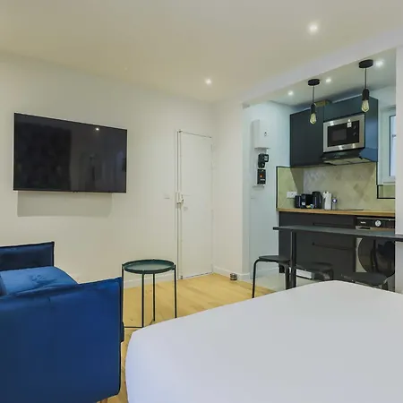 Modern - 4p- Sacre-c Ur , Cleaning Included Apartment